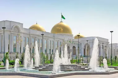 prezident-turkmenistana-podpisal-ukaz-o-prisvoenii-pocetnyh-zvaniy-otlicivshimsya-konevodam-strany