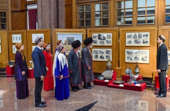 В Государственном музее Туркменистана открылась выставка, посвященная Дню памяти