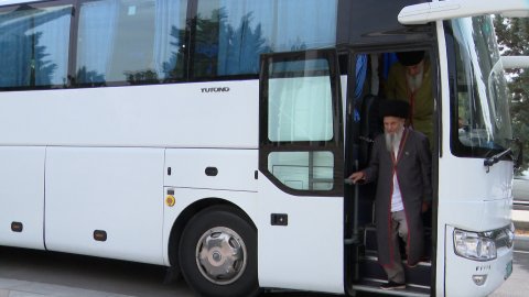 Туркменская делегация почтила память великих поэтов в Иране