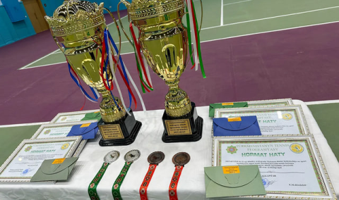 Кубок Туркменистана по теннису завершился напряжённым финалом