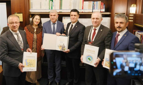 Туркменские книги пополнили Президентскую библиотеку Турции