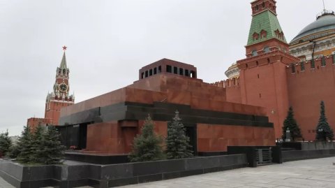 Мавзолею на Красной площади в Москве исполнилось 100 лет 