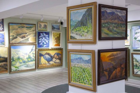 В Ашхабаде открылась выставка «Искусство в двух взглядах»