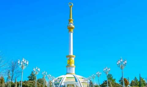 В Ашхабаде у Монумента Независимости прошло праздничное мероприятие