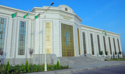 Таможенные склады Туркменистана переходят на новые стандарты