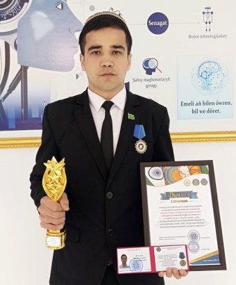 Туркменский студент завоевал международное признание на конкурсе в Астане