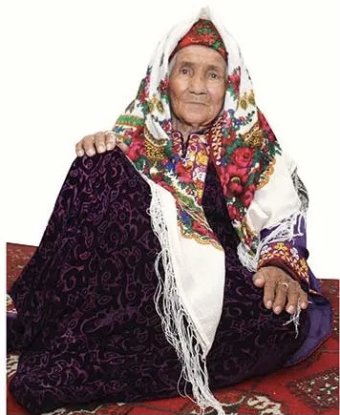 Жительница туркменского села отметила 110-летие в кругу четырёх поколений семьи