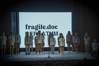 «Вебратим»: Театр как зеркало общества – спектакль, который меняет восприятие