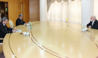 МИД Туркменистана провёл встречу с представителем Ватикана по завершению его миссии