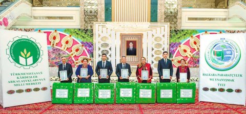 Туркменистан отпраздновал Праздник урожая с чествованием лучших тружеников села