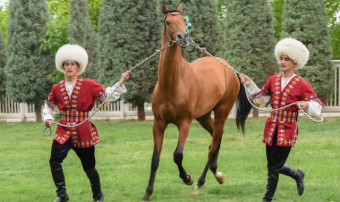 В Ашхабаде стартовал весенний скаковый сезон