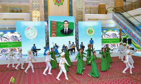 Ашхабаде названа победительница конкурса «Iň eýjejik gyzjagaz – 2026»