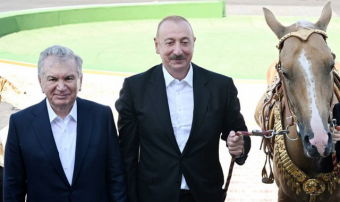 Герой-Аркадаг подарил Президенту Азербайджана ахалтекинского скакуна