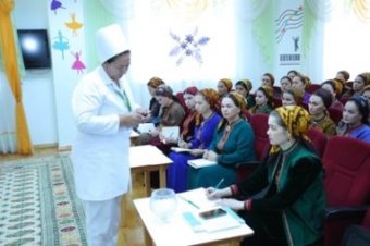 В Туркменистане определены лучшие медсестры и повара детских садов 