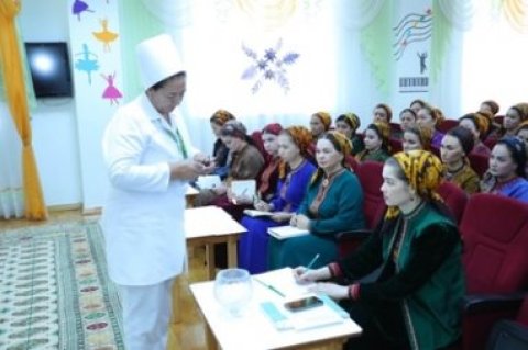 В Туркменистане определены лучшие медсестры и повара детских садов 
