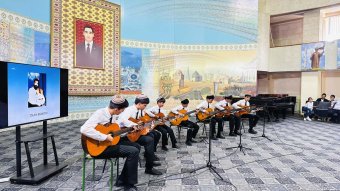 В Ашхабаде юные гитаристы посвятили концерт Исламу Бабаеву