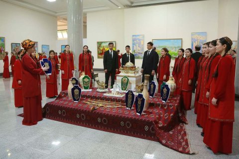 В Ашхабаде открылась выставка студенческих работ к 35-летию независимости страны