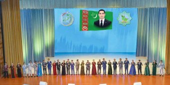 Ахалтекинский скакун вдохновляет на новые творческие свершения 