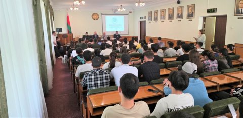 Посол Туркменистана в Минске встретился с туркменскими студентами БНТУ