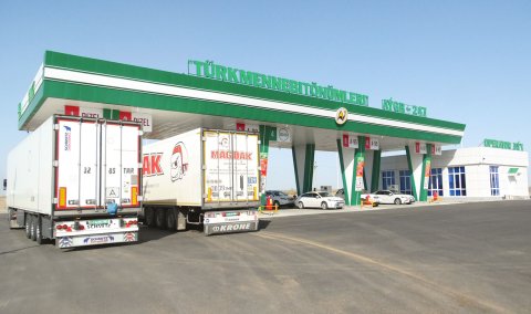Новые автозаправочные станции обслуживают водителей на высоком уровне
