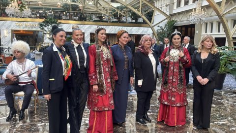 Бренд «Мяхирли Зенан» готовит международный показ Туркменской моды в США