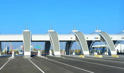 Туркменистан начал прием заявок на грузовые автоперевозки