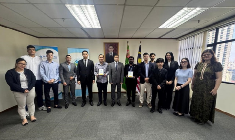 Посол Туркменистана встретился со студентами Университета Санвэй в Малайзии