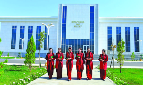 Туркменская молодежь осваивает новые технологии и профессии