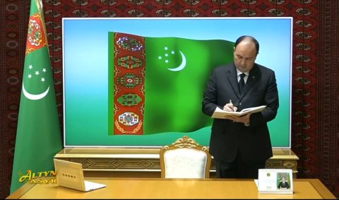 Президент Туркменистана обсудил развитие нефтегазовой отрасли
