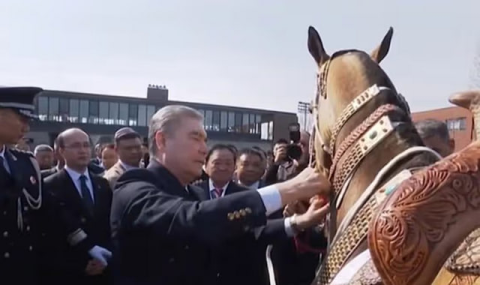 Герой-Аркадаг посетил международный конный комплекс «Equuleus» в Пекине