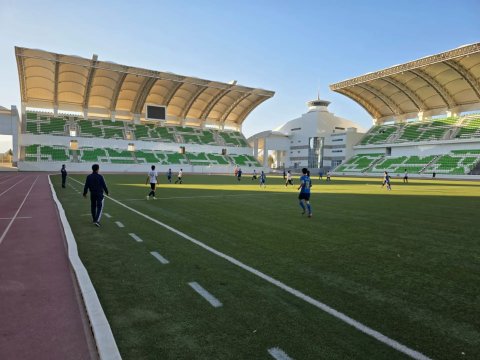 Юные футболисты Ашхабада начали борьбу за трофей в турнире Года мира и доверия