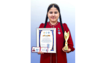 Студентка из Туркменистана получила звание «Лучший студент тюркских народов»