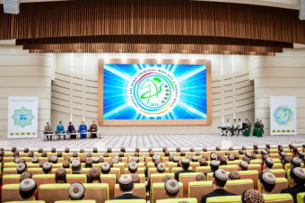 В Ашхабаде воспивают образ ахалтекинского скакуна в искусстве и творчестве