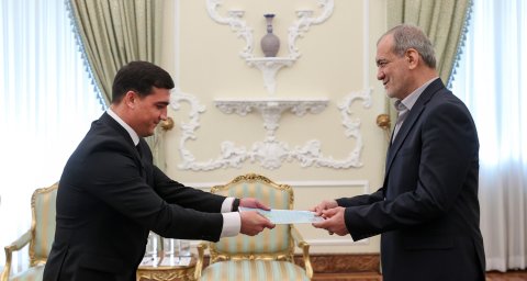 Новый посол Туркменистана получил аккредитацию в Иране