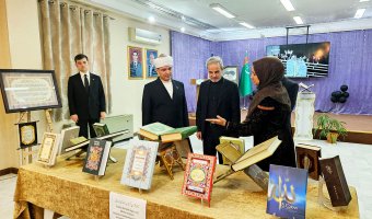 В Ашхабаде представили редкую коллекцию Корана и произведений исламской каллиграфии