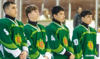 Сборная Туркменистана по хоккею U18 вышла в полуфинал на ЧМ в Сараево