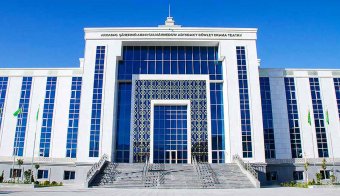 В городе Аркадаг осуществлена постановка спектакля «Лето с радугой»