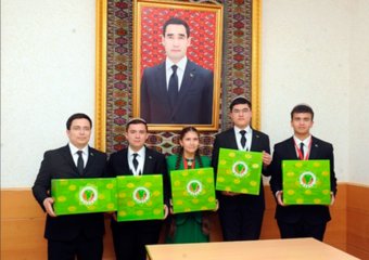 Туркменские школьники завоевали 4 медали на Менделеевской олимпиаде по химии