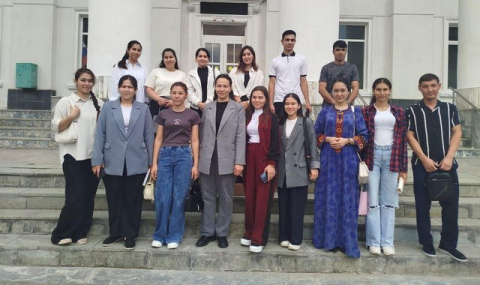 Национальная библиотека КБР приняла студентов из Туркменистана