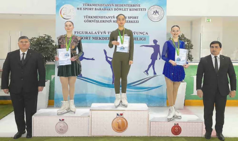 Юные фигуристы Туркменистана соревнуются в Ашхабаде