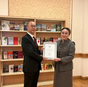Библиотеки Марыйского и Лебапского велаятов получили книги от посольства Японии