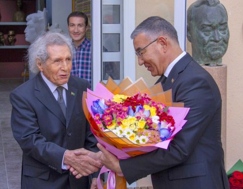 В Ашхабаде открылась галерея Бабасары Аннамурадова