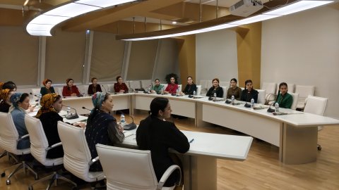 В Ашхабаде состоялась творческая встреча «Женщина и природа»