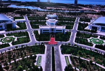 Спуск флагов Туркменистана и ООН подытожил завершение Конференции в Авазе