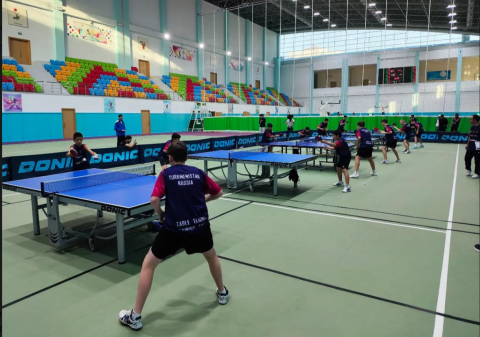 В Ашхабаде проходят первые сборы юных теннисистов из Туркменистана и России