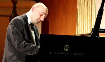 В Ашхабаде выступит известный польский пианист Войцех Валечек