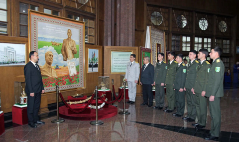 В Ашхабаде начала работу выставка в честь Дня защитников Отечества