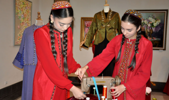 В Ашхабаде открылась выставка «Sungat äleminiň bahary»