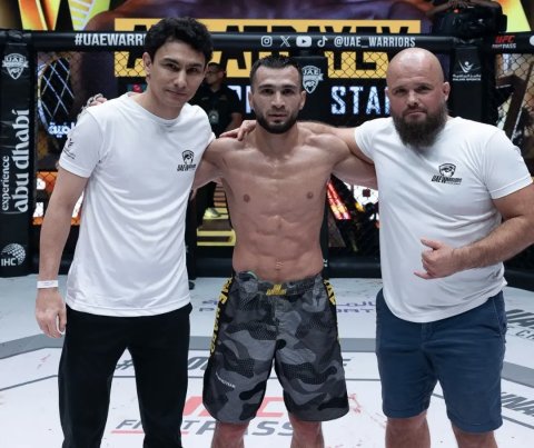 Туркменский боец Ата Атдаев одержал победу на турнире UAE Warriors 72 в Абу-Даби