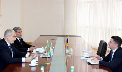Ашхабад и Бухарест обсудили развитие двустороннего сотрудничества